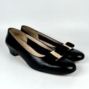 Vintage Salvatore Ferragamo Black Bows Gold Accent Leather Kitten Block Heel6.5